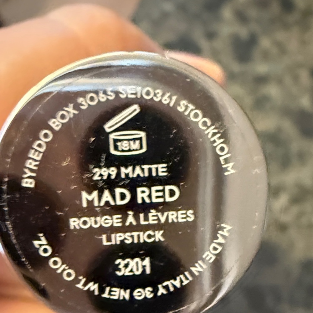 Byredo Mad Red Matte Lipstick — with magnetic cap - Picture 2 of 4